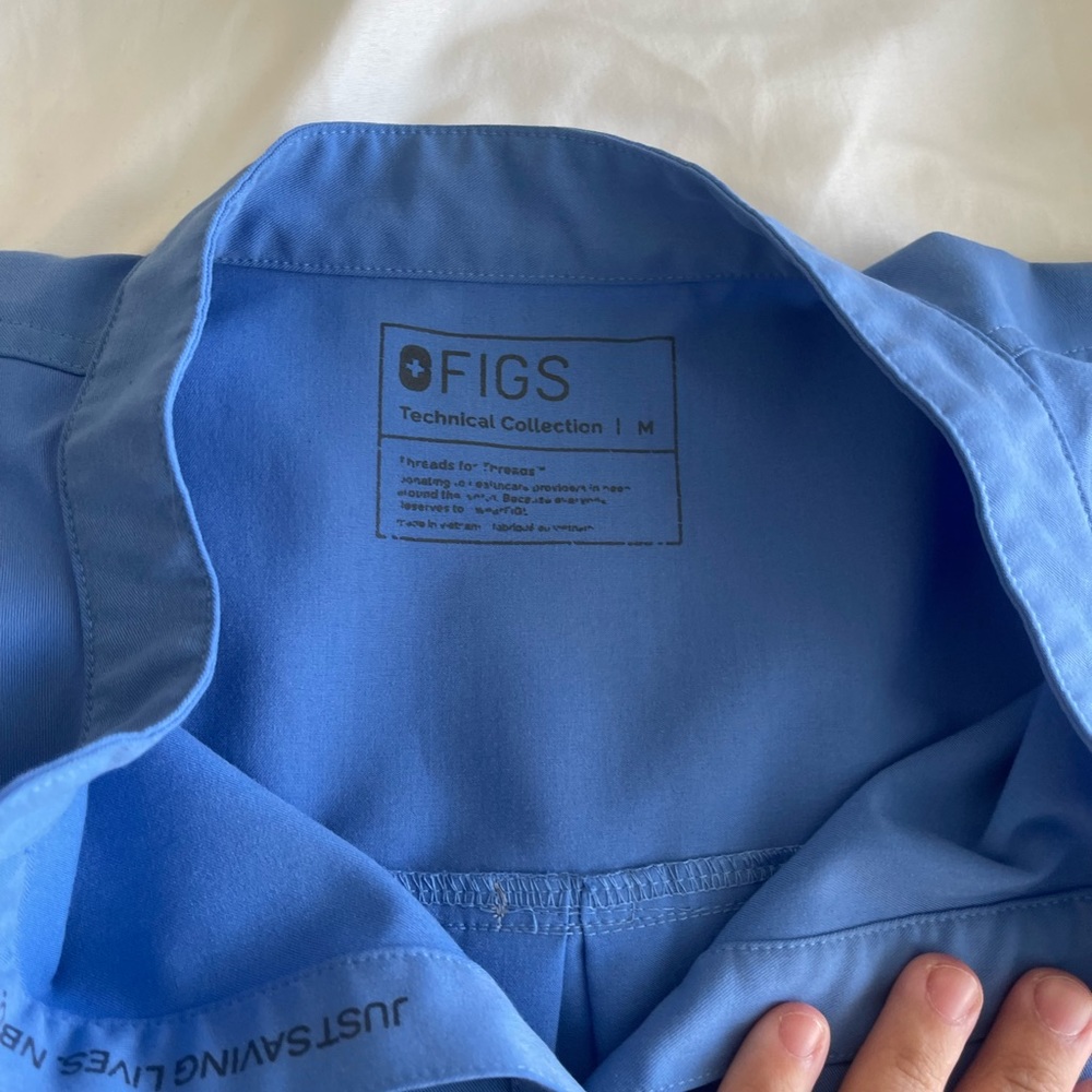 CEIL BLUR RAFAELA FIGS SCRUBS TOP SZ MEDIUM